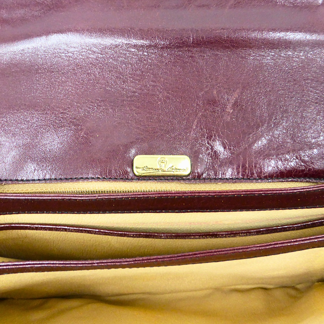 ETIENNE AIGNER LEDER-SCHULTERTASCHE IN BORDEAUXROT.