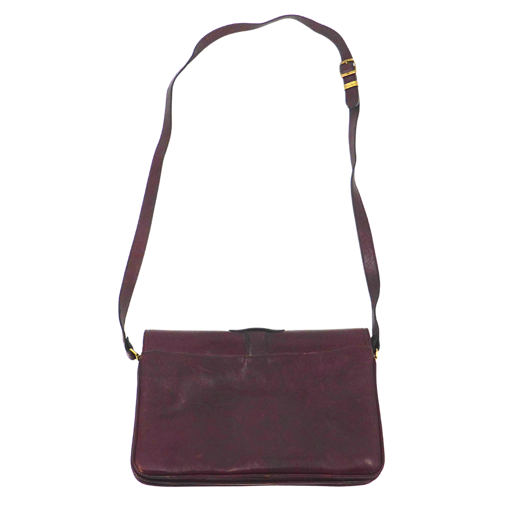 ETIENNE AIGNER LEDER-SCHULTERTASCHE IN BORDEAUXROT.