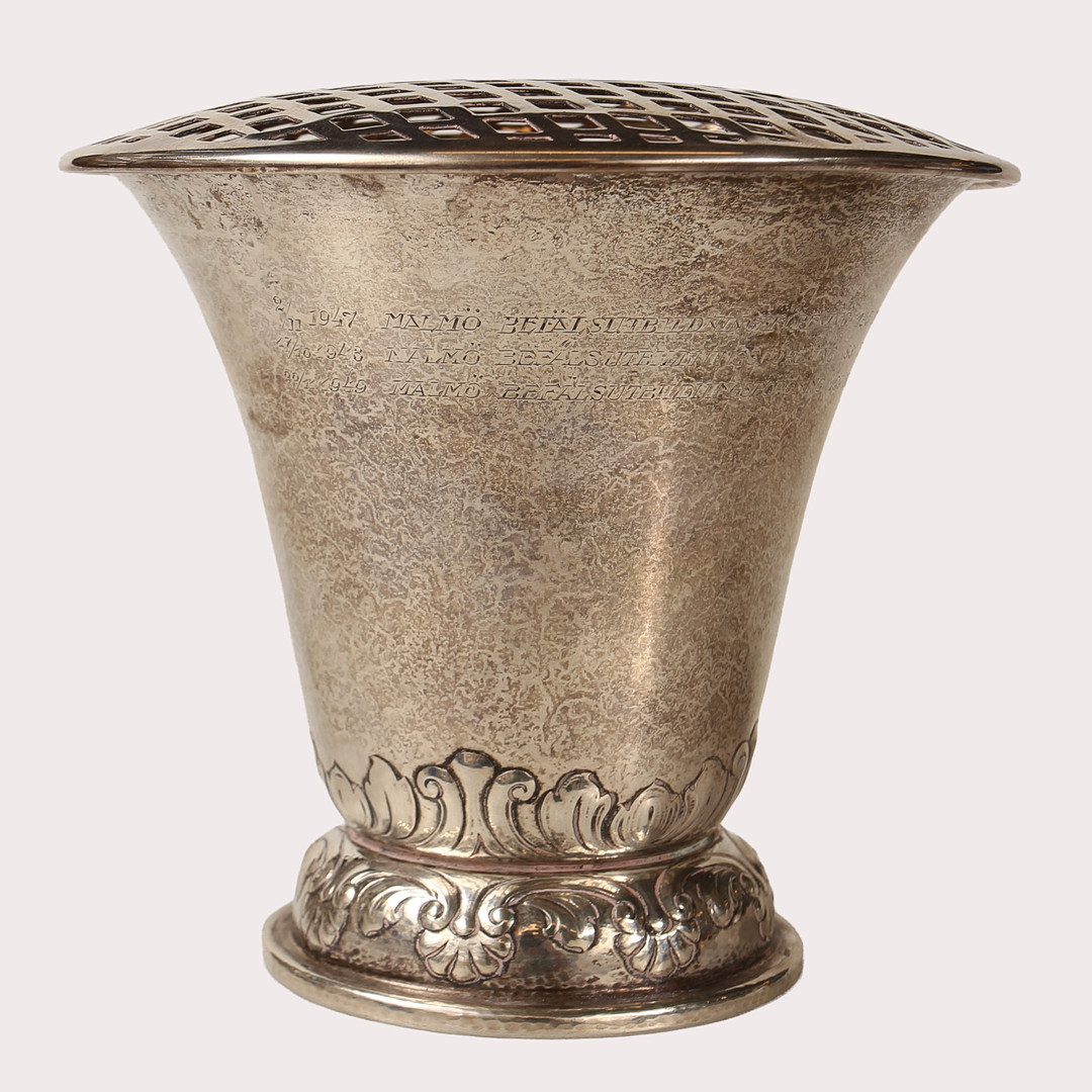 SILVERPOKAL MED BLOMSTERGALLER, 1940- tal.