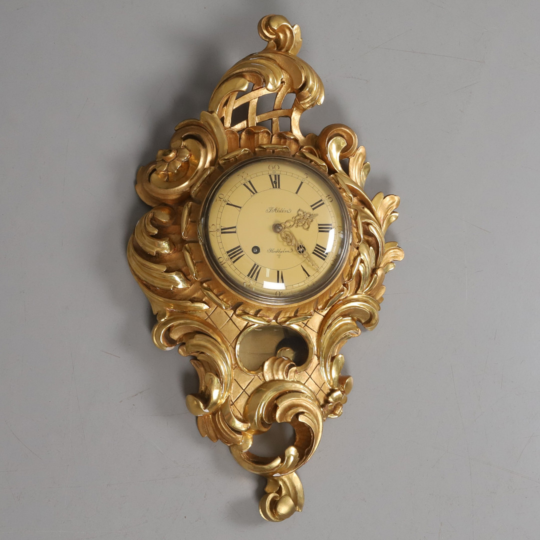 VÄGGPENDYL. Förgylld trä, 1900-tal.