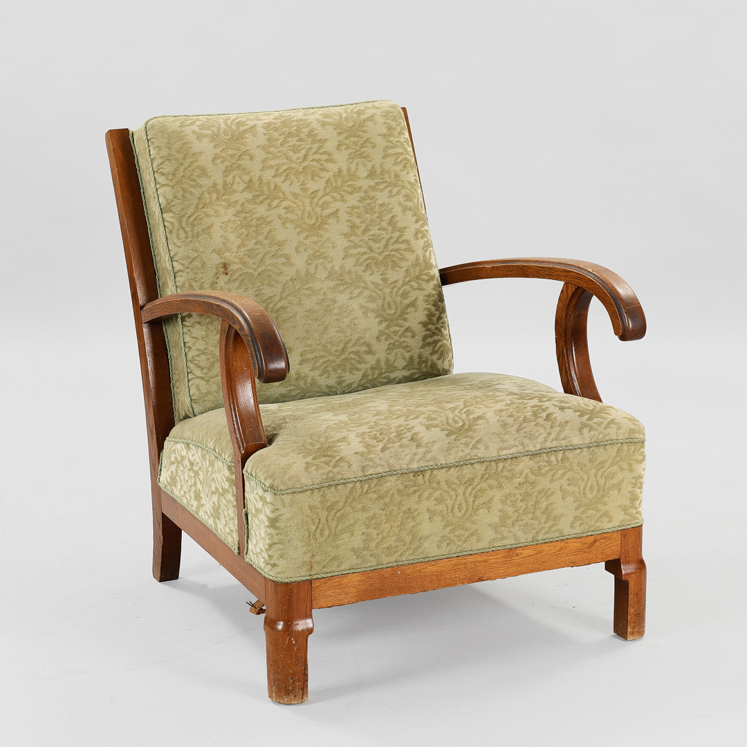 Dansk snedkermester, lænestol af egetræ med grønt betræk, Nordisk Art Deco, 1930/40'erne.