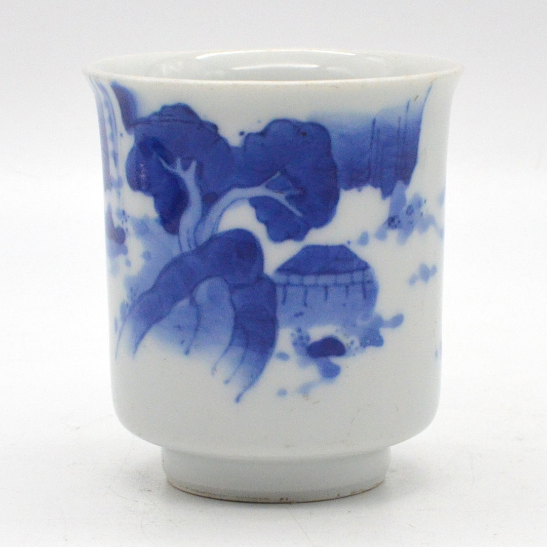 CHINESISCHER BECHER, MUSTER DER LANDSCHAFT, PORZELLAN, BLAU AUF WEISS, CHINA, 20. JAHRHUNDERT.