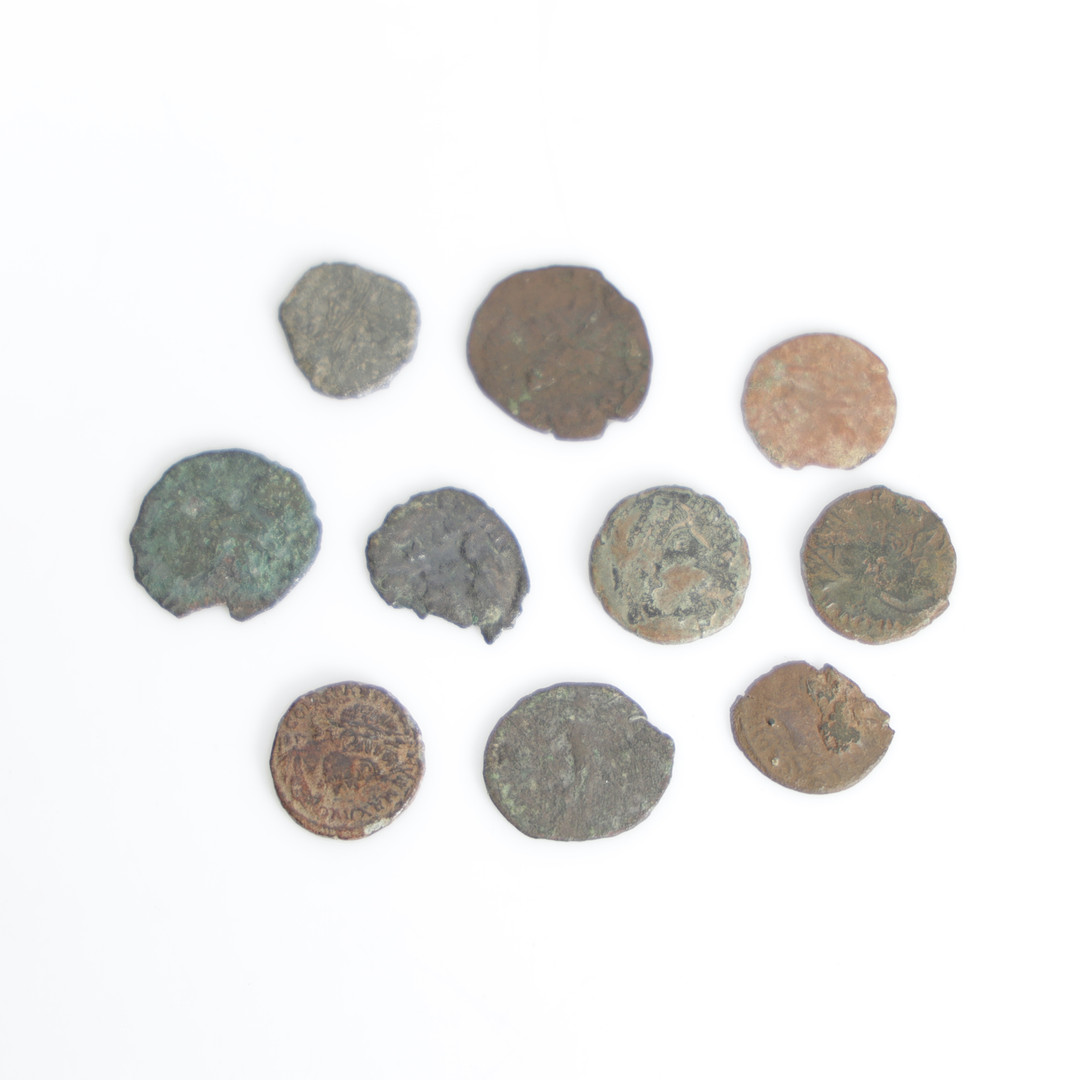 A COLLECTION OF ROMAN & ANCIENT GREEK COINS (10).