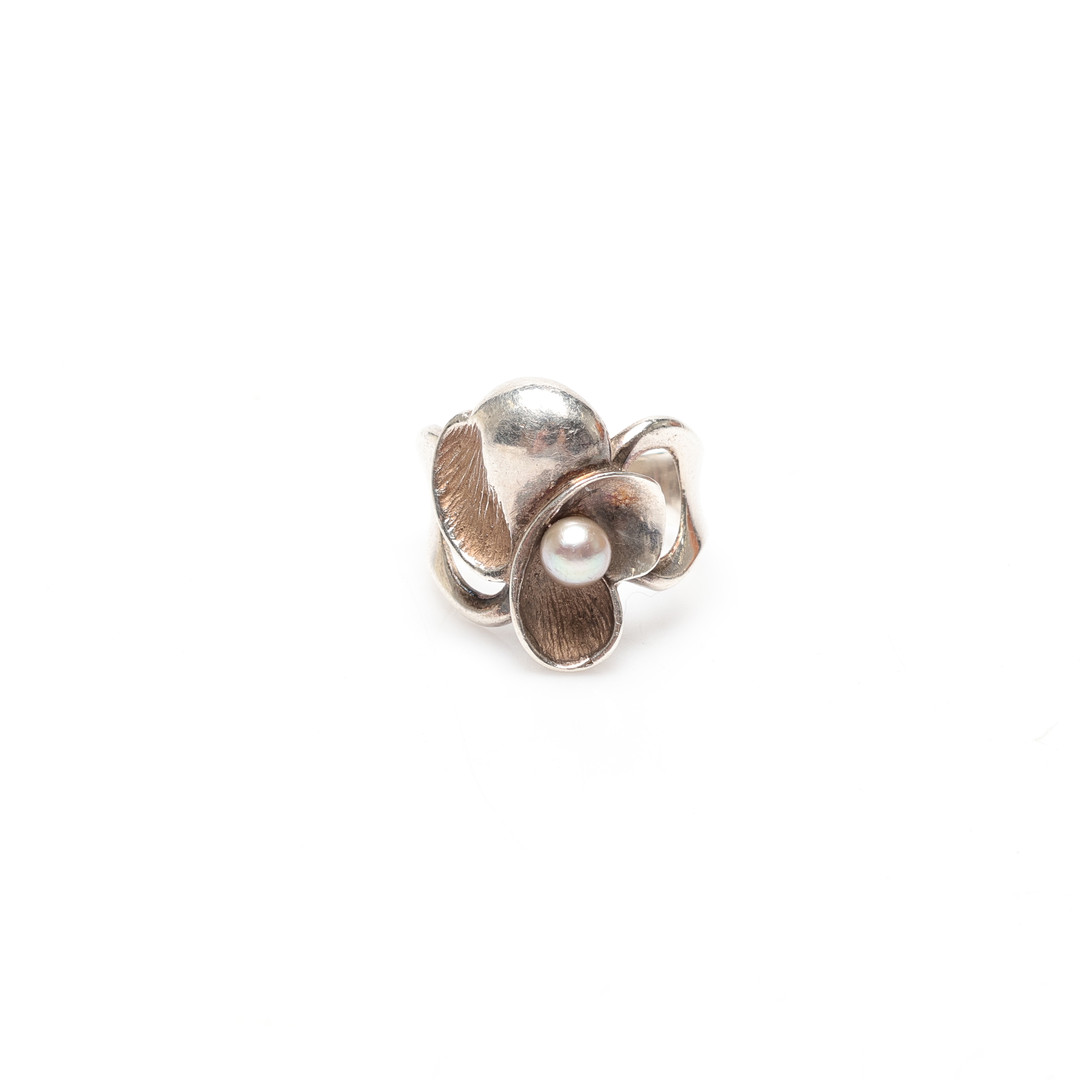 RING, silver, blomformad, Skärlunds guld och silver, Linköping, 1980-tal.