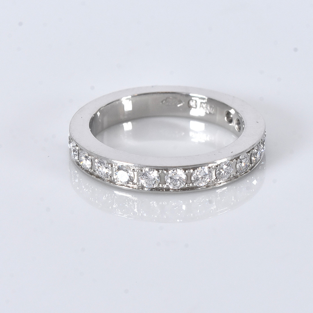 HALVALLIANS, diamanter 0,57ct, platina.