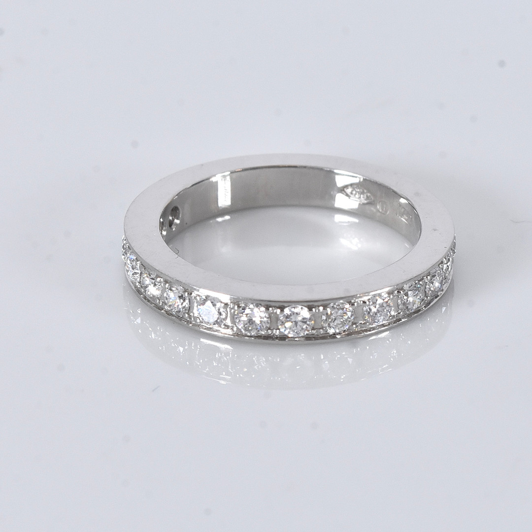 HALVALLIANS, diamanter 0,57ct, platina.