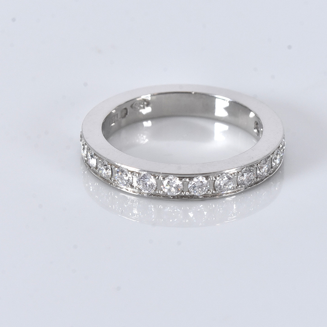 HALVALLIANS, diamanter 0,57ct, platina.