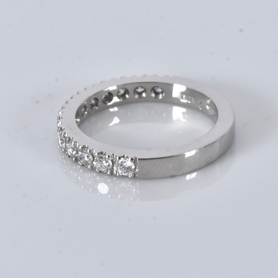 HALVALLIANS, diamanter 0,55ct, platina.