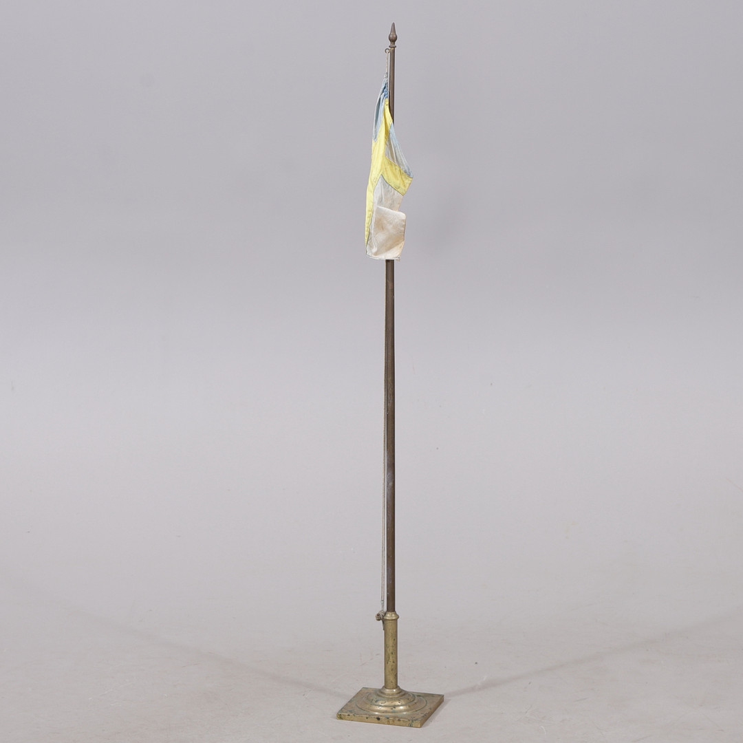BORDSFLAGGA, mässing, 1900-talets första hälft.