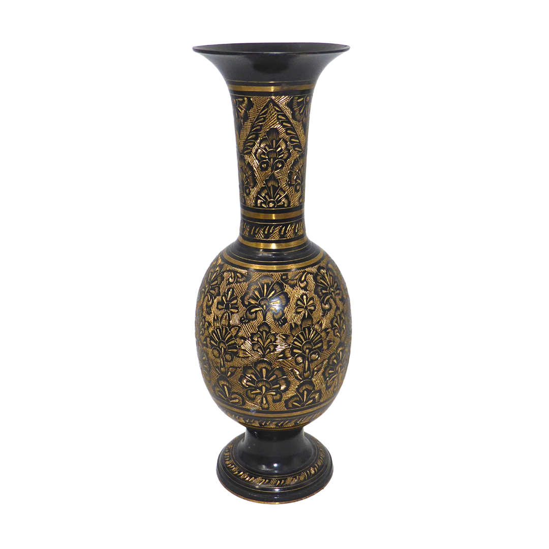 ZIERVASE IN GRAVIERTER METALL-OPTIK.