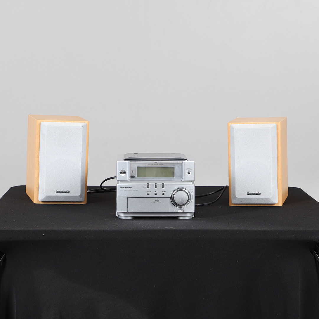 A PANASONIC CD PLAYER AND TWO SPEAKERS.
