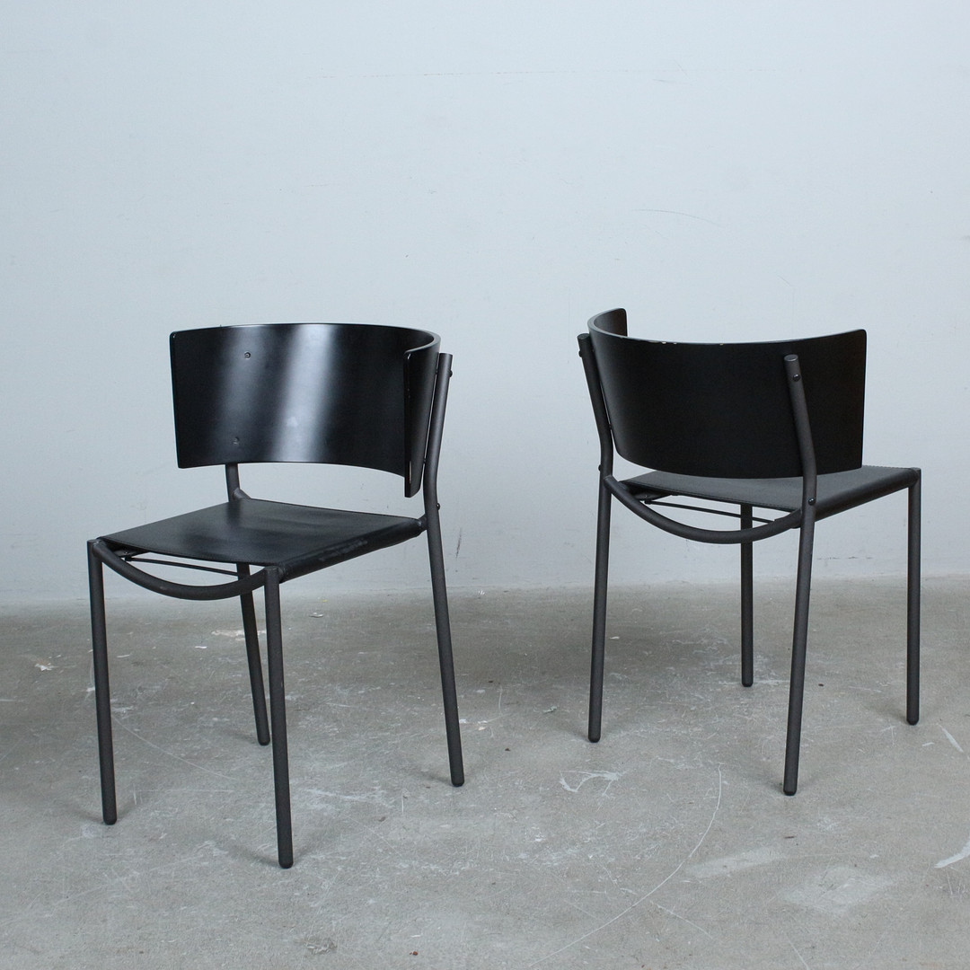 PHILIPPE STARCK. für XO Design. Paar Esszimmerstuhl 'Lila Hunter', Frankreich, 1985.