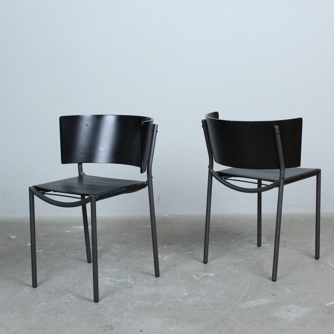 PHILIPPE STARCK. für XO Design. Paar Esszimmerstuhl 'Lila Hunter', Frankreich, 1985.