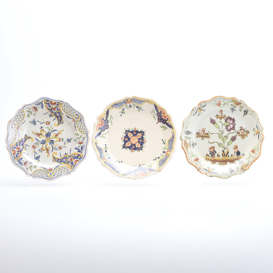 TALLRIKAR, 3 stycken, fajans, Frankrike 18/1700-tal.