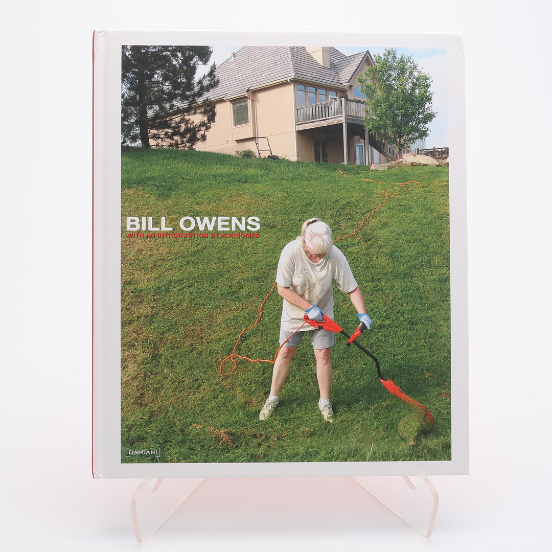 FOTO. DEN AMERIKANSKE FOTOGRAFEN BILL OWENS "PHOTOGRAPHS" I FÖRSTA UPPLAGAN, 2007 - SIGNERAD.