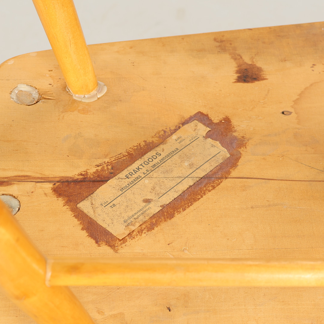 SVENSK MØBELDESIGN. Et par stole af birk med kølleben, Stolfabriks AB, Sverige, 1940'erne, (2).