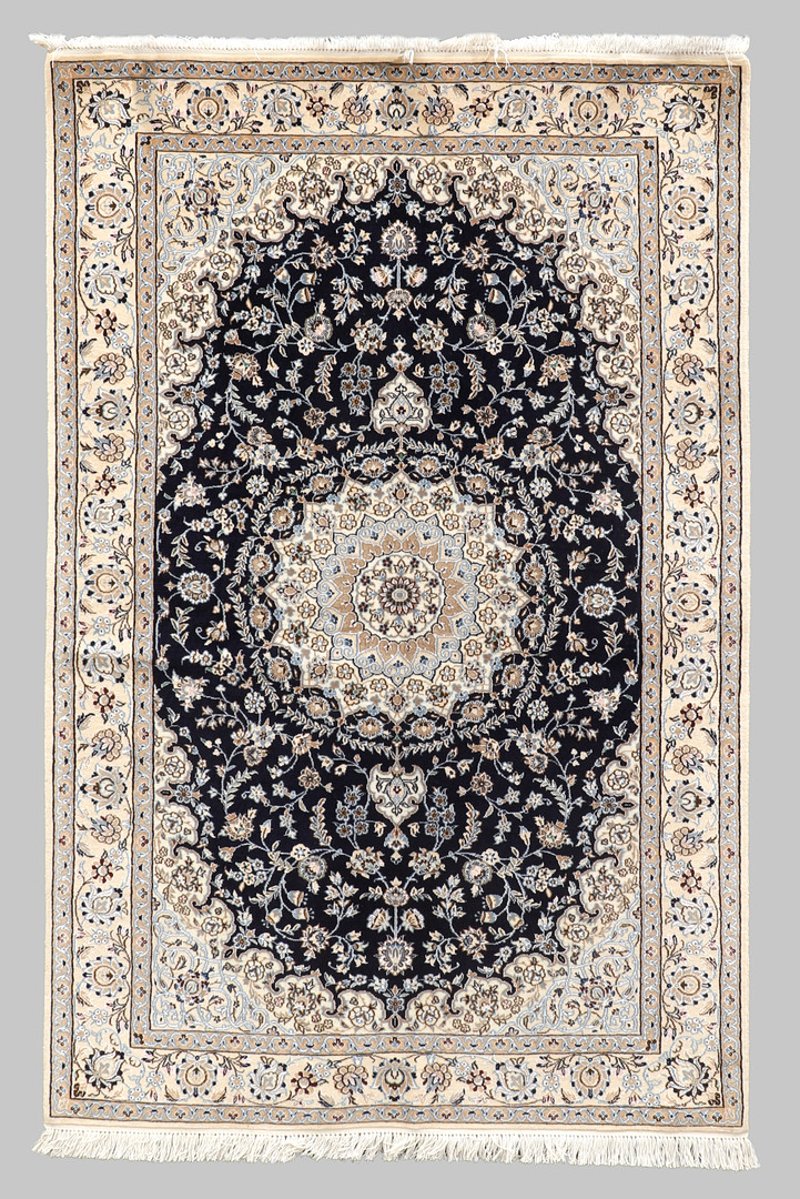 ORIENTMATTA. Nain, handknuten, part silk, s.k 9 LAA ca 500.000 knutar/kvm, ca 212 x 135 cm.