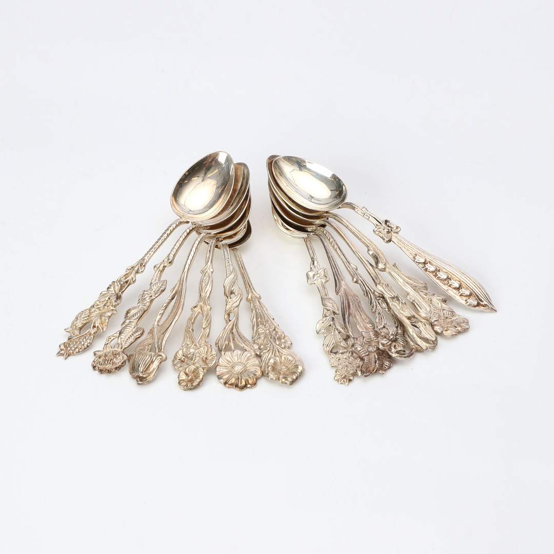MOCCASKEDAR, 12 ST. Silver. Vikt ca 105 gram. Flora.