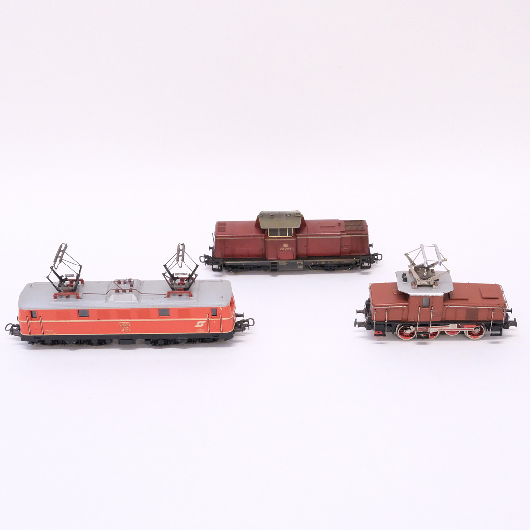 MÄRKLIN. MODELLJÄRNVÄG, TRE LOK. SKALA H0.