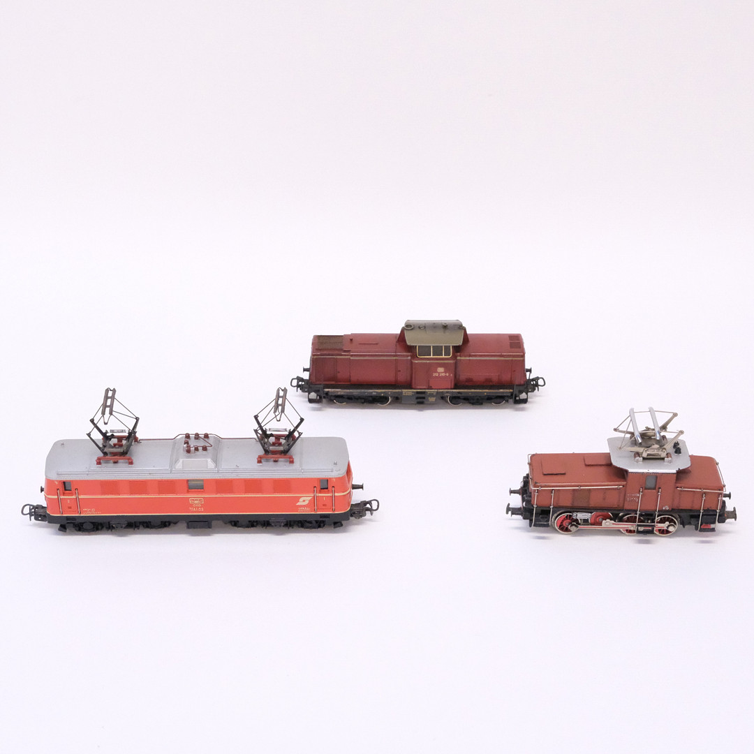 MÄRKLIN. MODELLJÄRNVÄG, TRE LOK. SKALA H0.