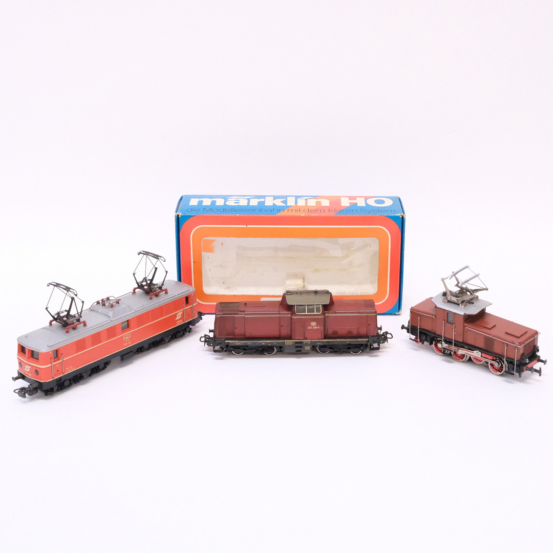 MÄRKLIN. MODELLJÄRNVÄG, TRE LOK. SKALA H0.
