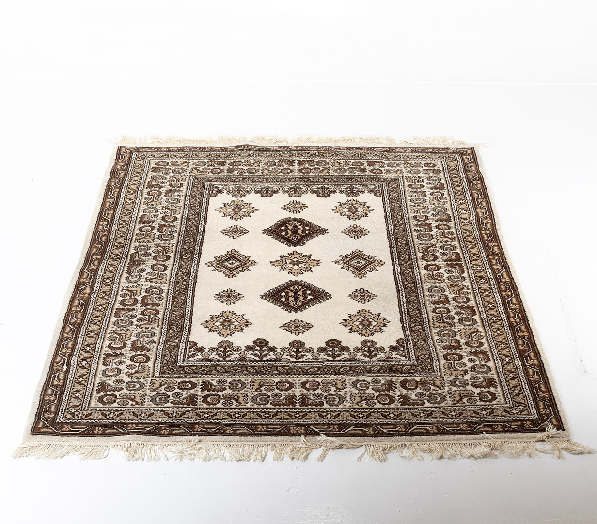 MATTA, Orientalisk, handknuten, ca 242 x 138 cm.