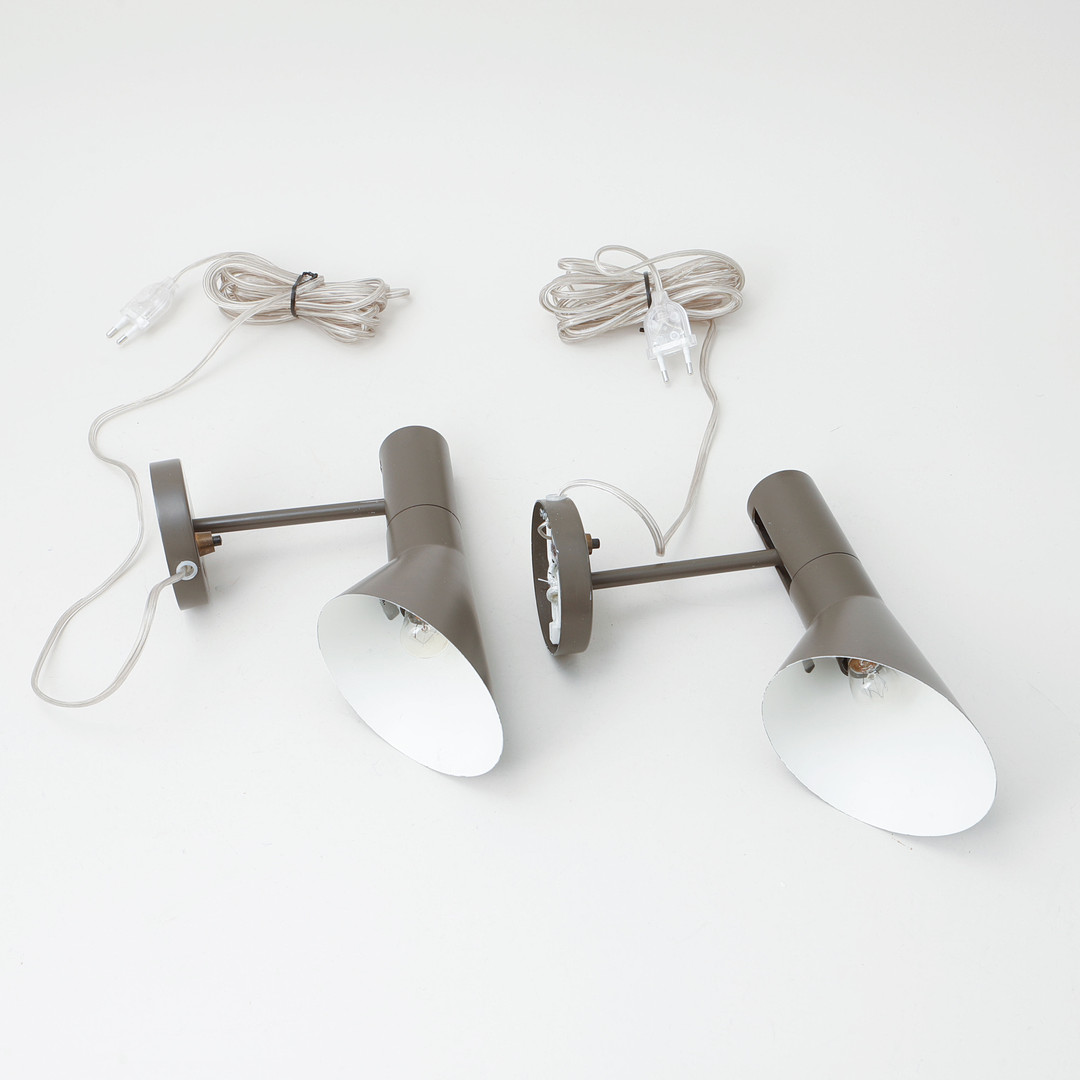 ARNE JACOBSEN. Vägglampa, ett par, "AJ-lampan", Louis Poulsen.