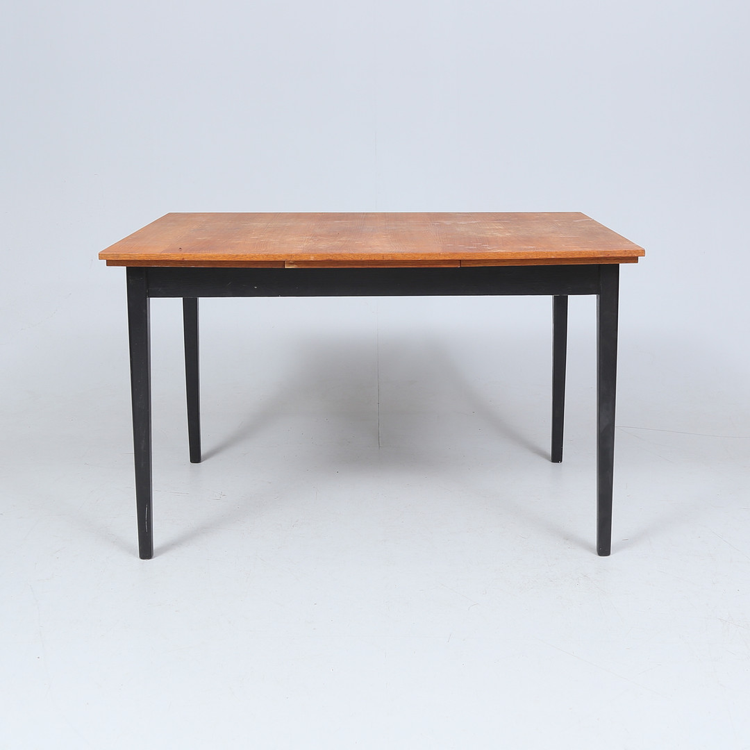 MATBORD, fanerat i teak samt bemålat, 1960-tal.