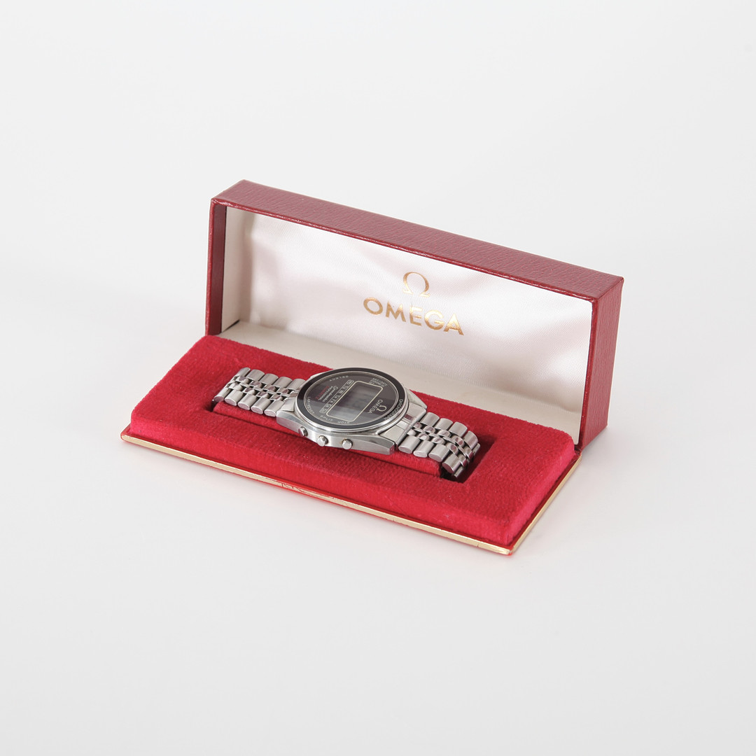 OMEGA Speedmaster Professional, Quartz, Cal LCD 1620, Chronograph, med originalask och handlingar, 1980.