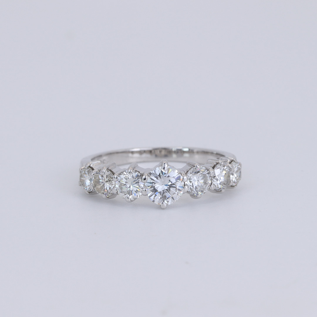 18CT DIAMOND (1.43 CT) RING.