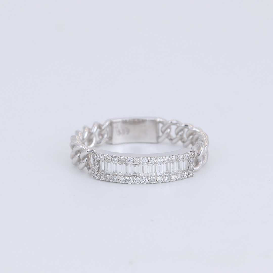 14CT WHITE GOLD DIAMOND SET RING.