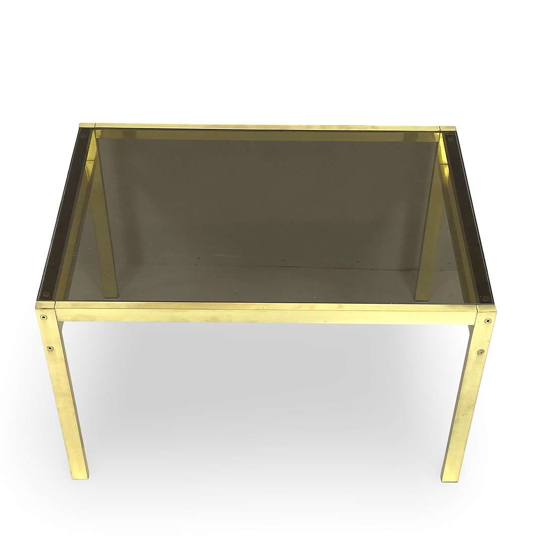 SIDOBORD, gulmetall med rökfärgad glasskiva.