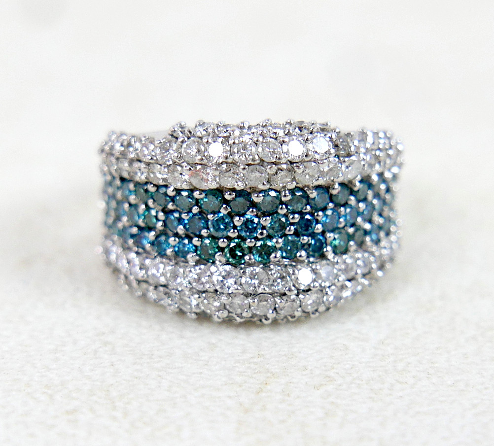 AN 18K WHITE GOLD, DIAMOND, AND BLUE DIAMOND RING.