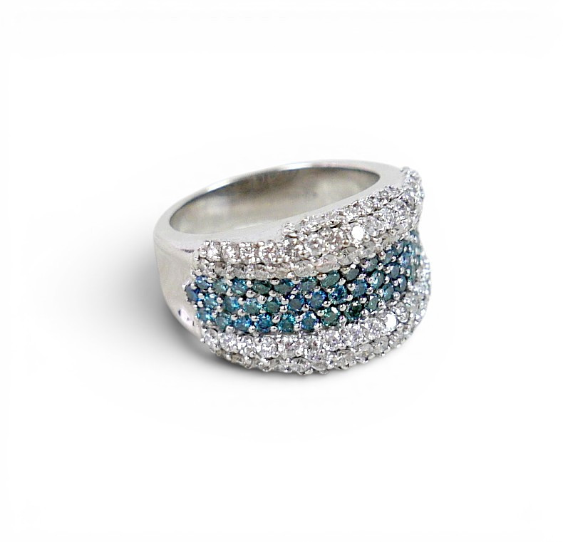 AN 18K WHITE GOLD, DIAMOND, AND BLUE DIAMOND RING.
