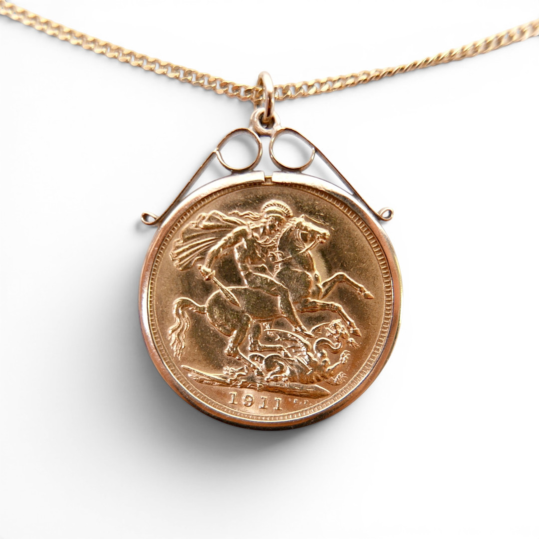 A GEORGE V GOLD SOVEREIGN.