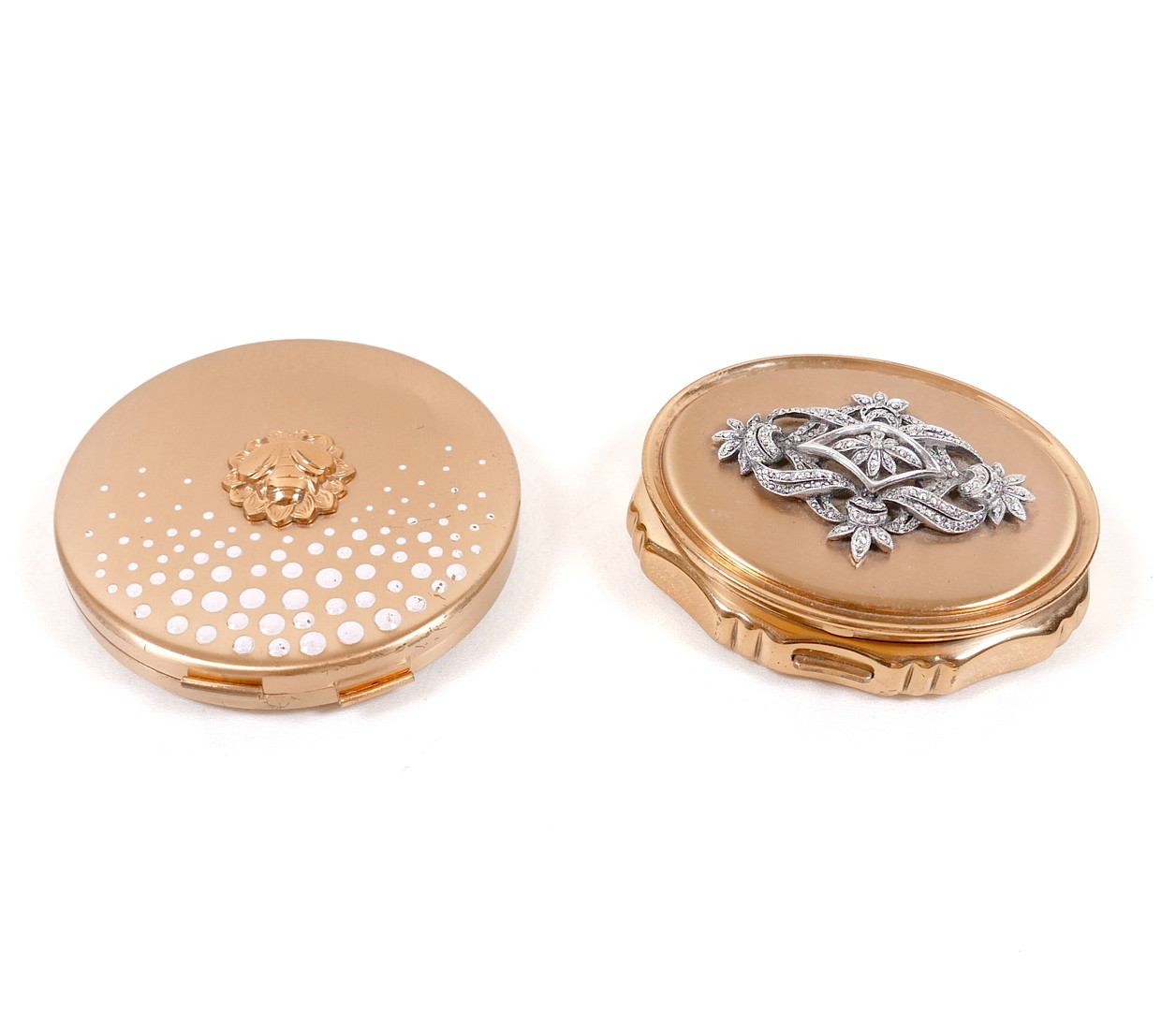 TWO VINTAGE POWDER COMPACTS.