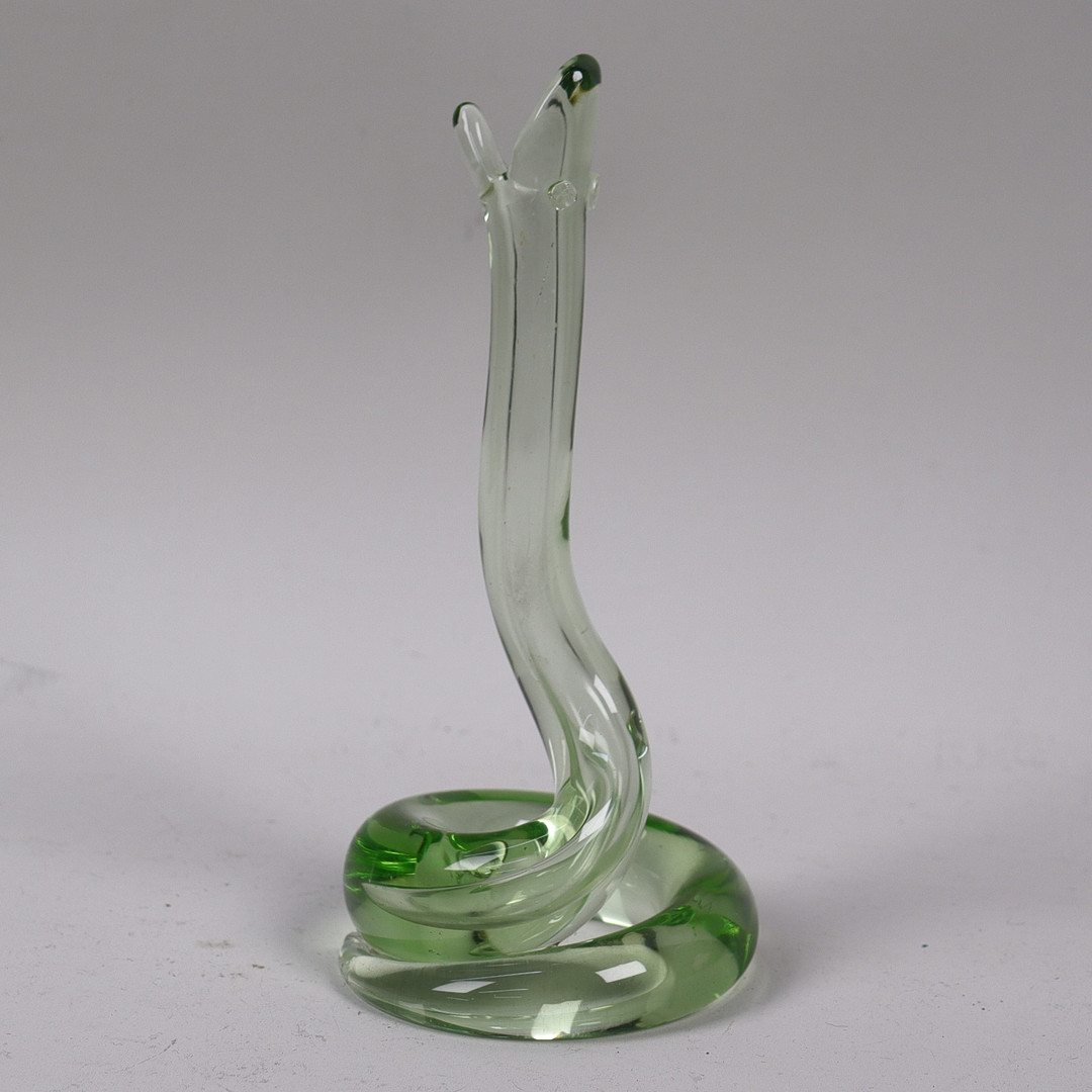 TRELLEBORGS GLASBRUK, vas i glas i form av orm, 1900-talets första hälft.