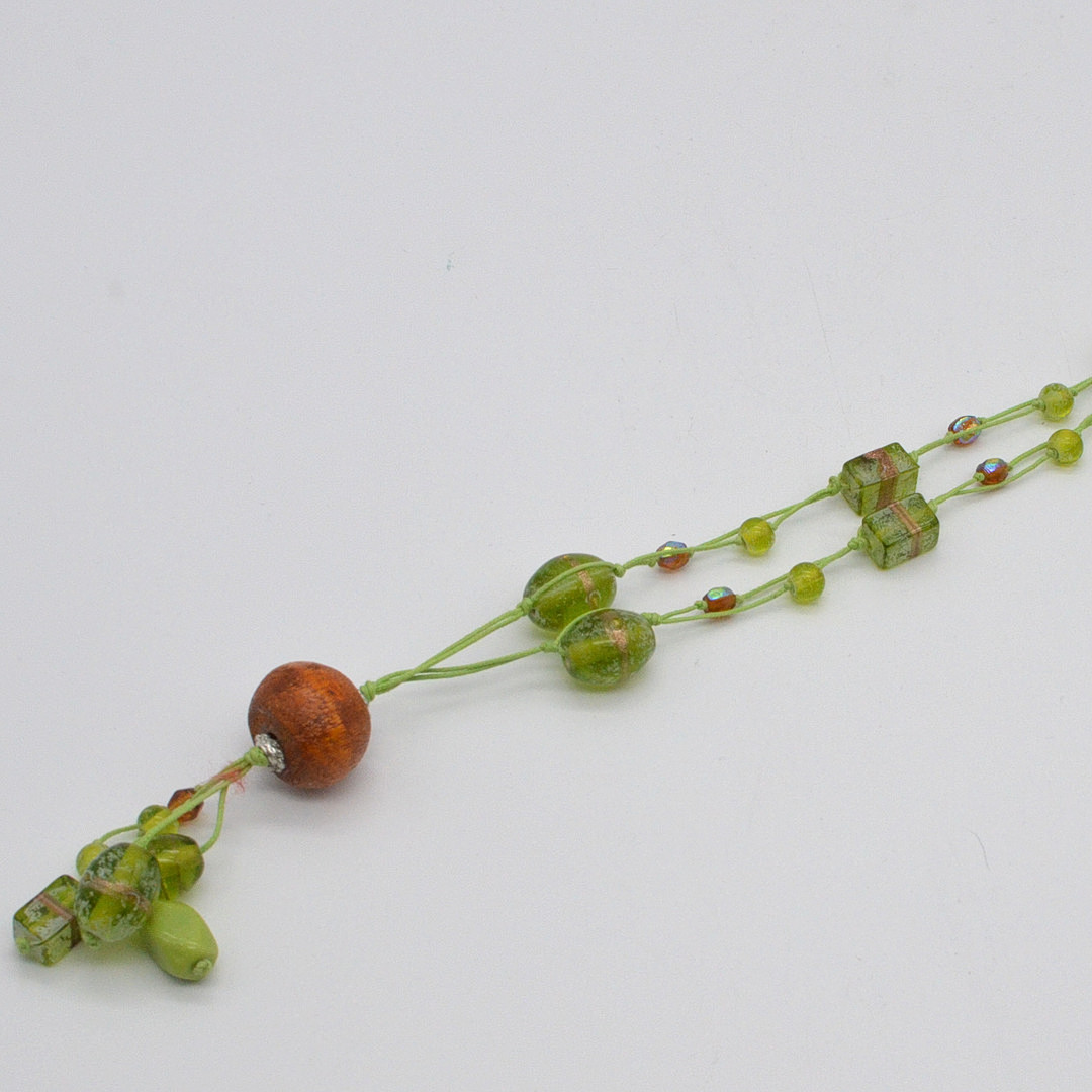 HANDGEMACHTES COLLIER MIT MURANO GLAS PERLEN, GRÜN UND BRAUN, MIT GOLDFLITTER, VINTAGE.
