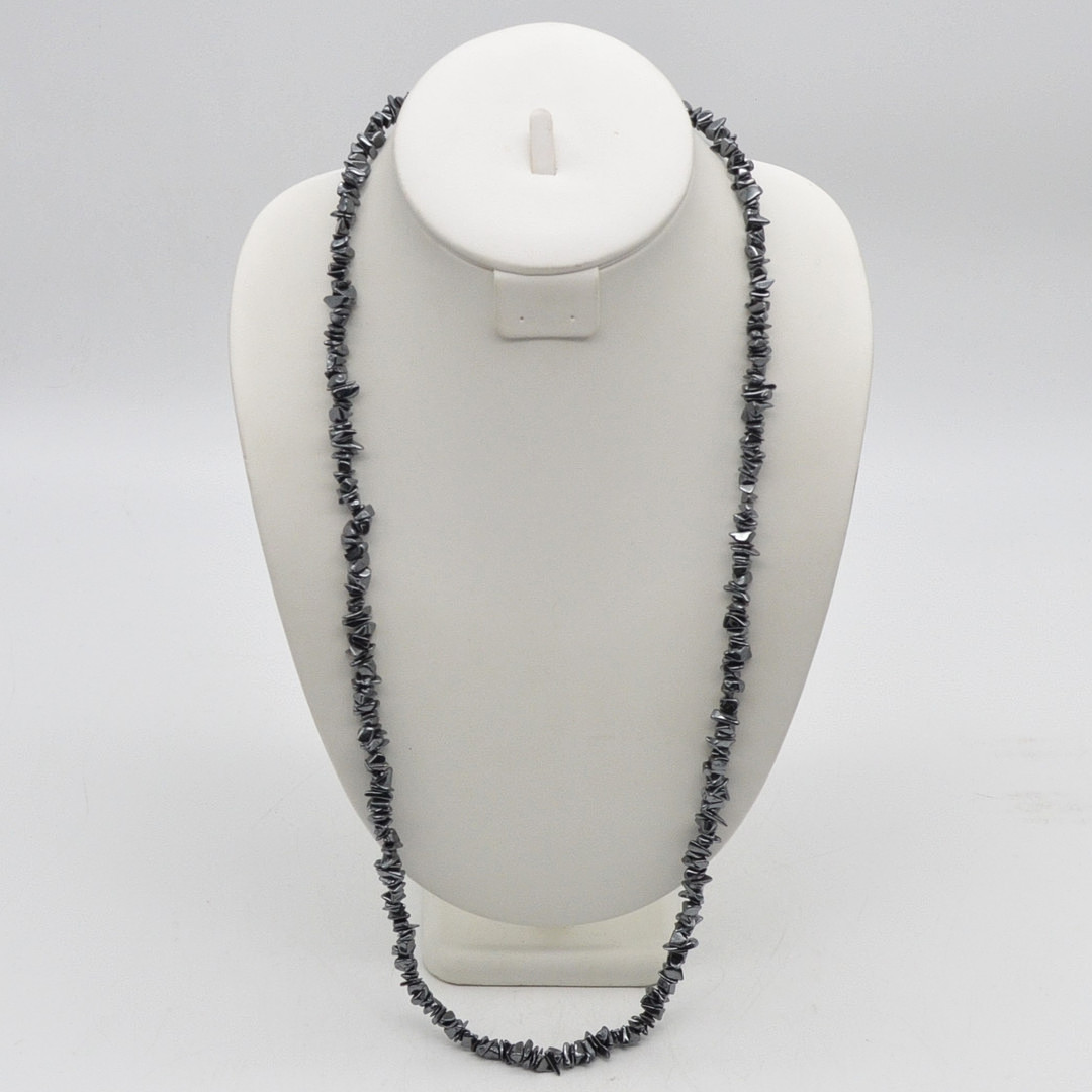 EDELSTEINCOLLIER AUS HÄMATIT, VINTAGE, MIT VERSCHLUSS, GESAMTLÄNGE CA. 80 CM.