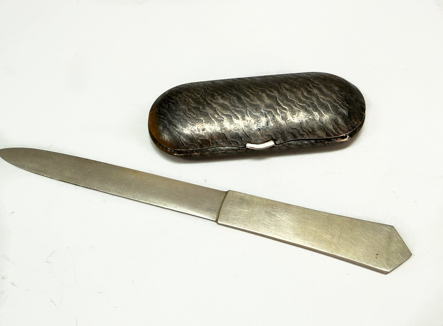 BREVÖPPNARE ”Cabiri”- LÄSGLASÖGON med fodral, 1900 talets första hälft.