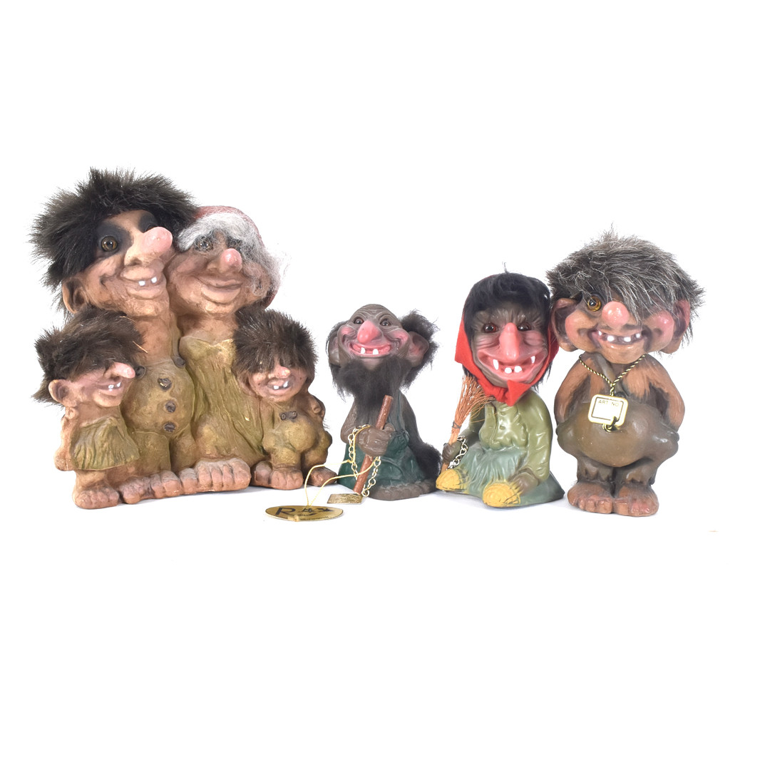 TROLL, 4-stycken, konstmassa, Nyform Norge samt Voodoo doll, Tyskland.
