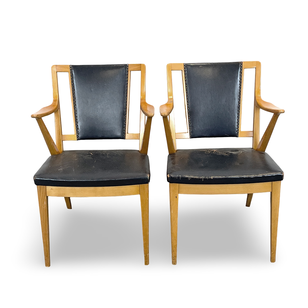 BERTIL FRIDHAGEN. Karmstolar, ett par, modell 404A, Bodafors, brännstämplade, 1900-talets mitt.