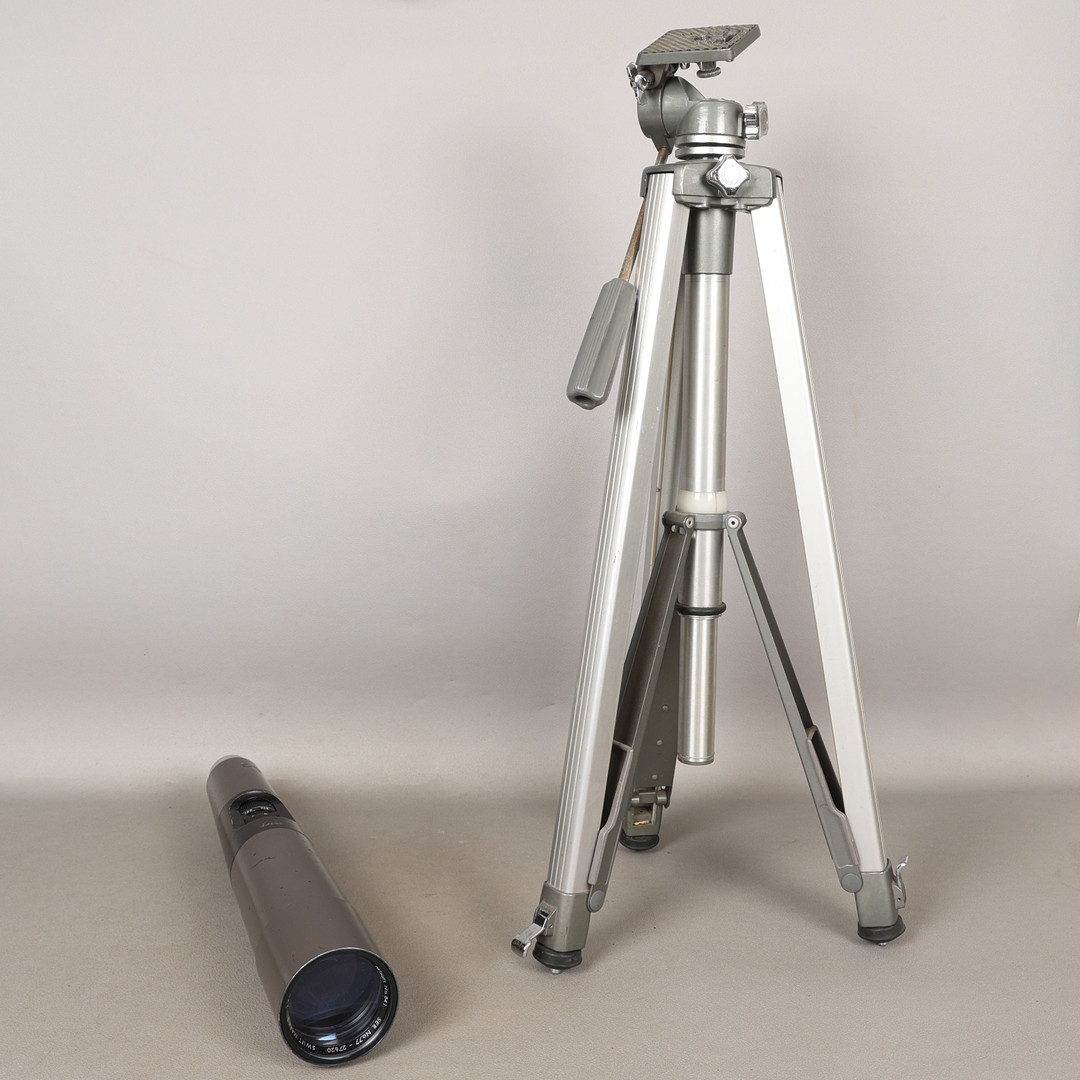 A SWIFT TELESCOPE ON TRIPOD STAND.
