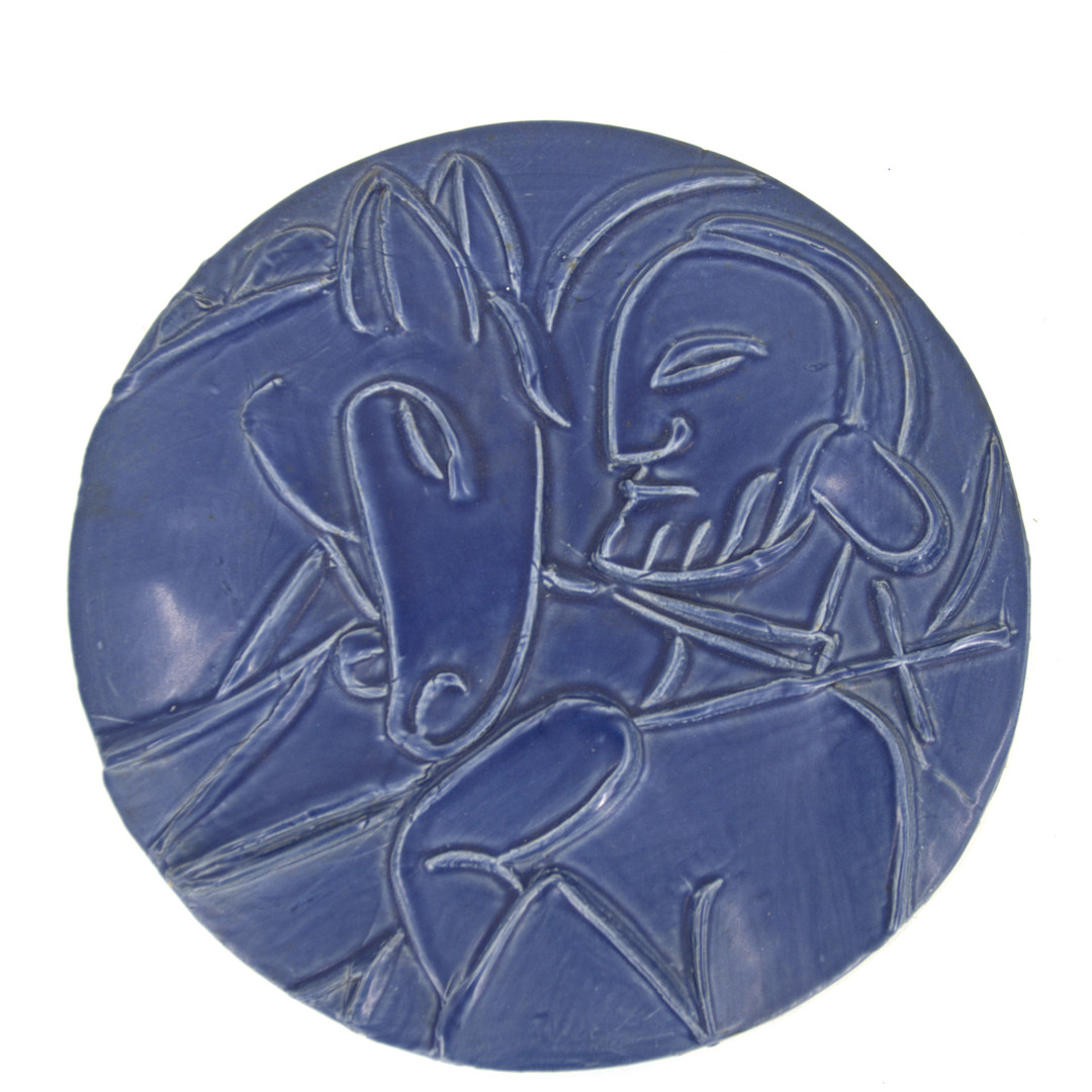 MAGGIE WIBOM. Väggplakett, man och häst i relief, glaserat lergods, signerad, Bo fajans, 1932.