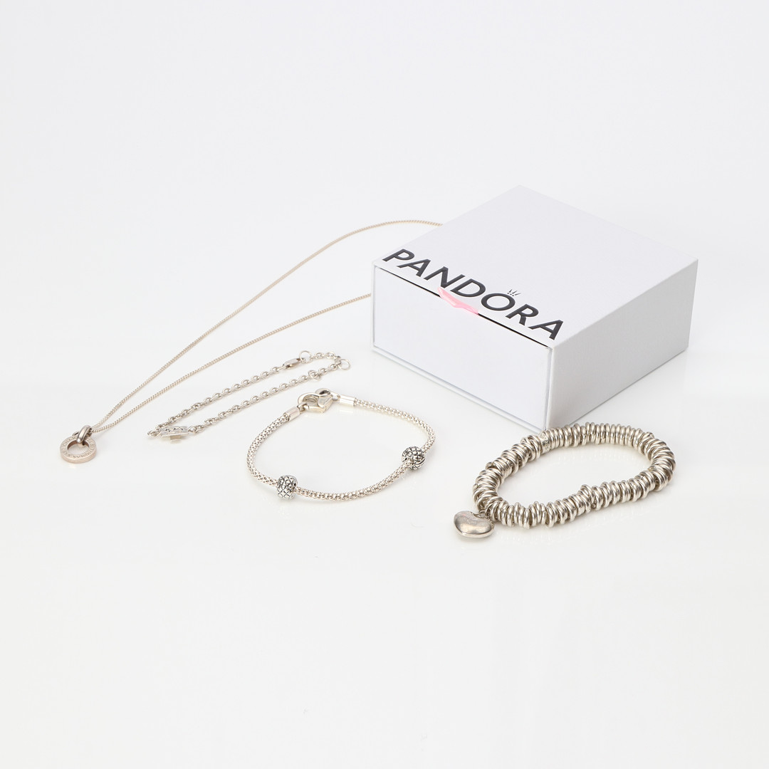 MÄRKESSMYCKEN, FYRA ST. Sterlingsilver.