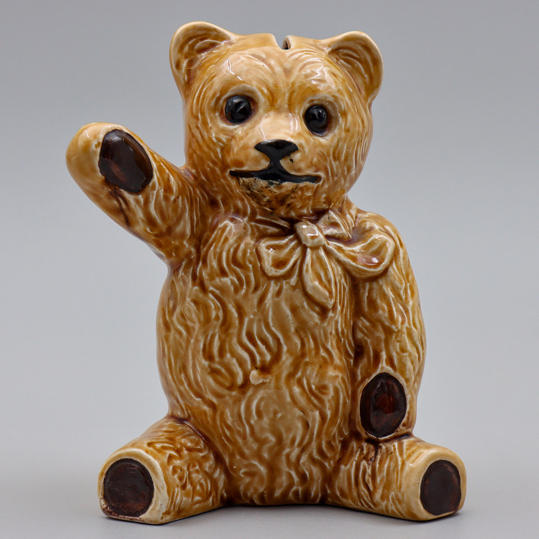 SPARBÖSSA I PORSLIN "TEDDY WARE", LANCASTER & SANDLAND, STAFFORDSHIRE, ENGLAND, 1900-TALETS MITT.