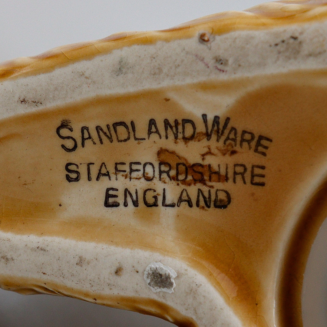 SPARBÖSSA I PORSLIN "TEDDY WARE", LANCASTER & SANDLAND, STAFFORDSHIRE, ENGLAND, 1900-TALETS MITT.