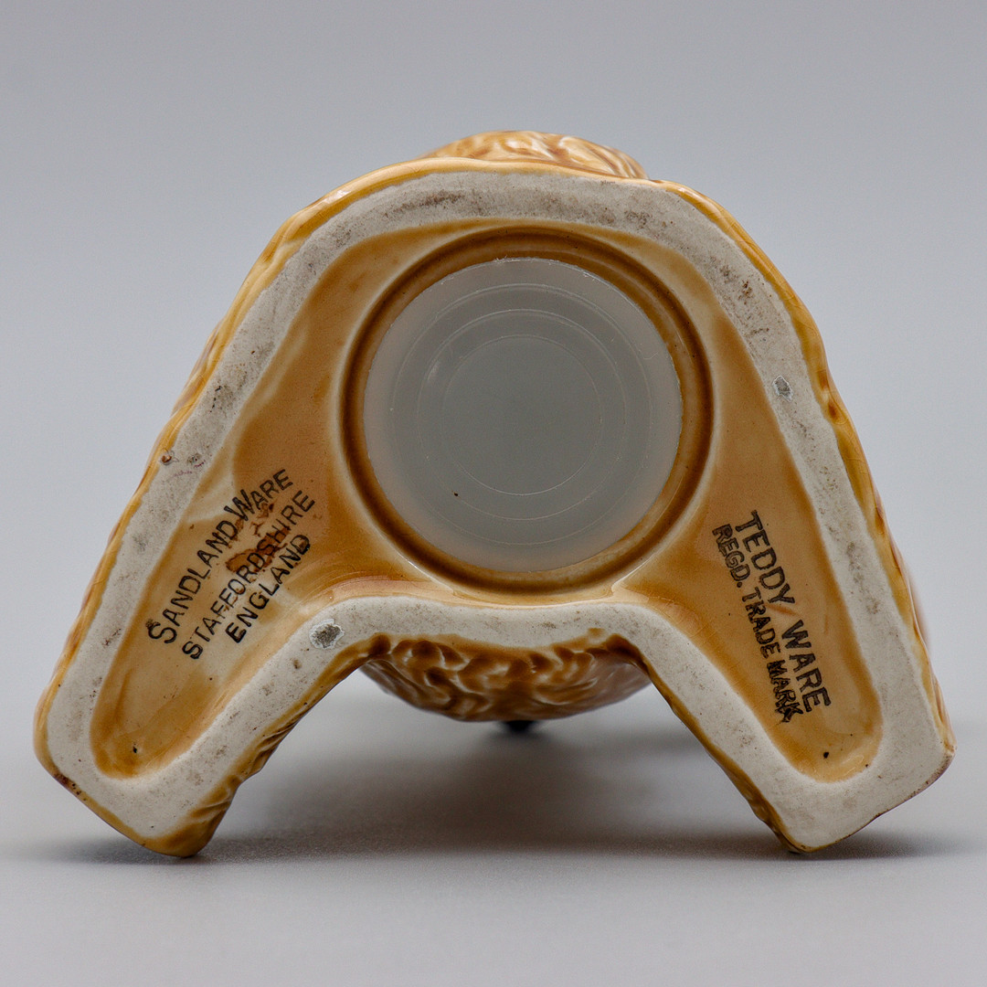 SPARBÖSSA I PORSLIN "TEDDY WARE", LANCASTER & SANDLAND, STAFFORDSHIRE, ENGLAND, 1900-TALETS MITT.
