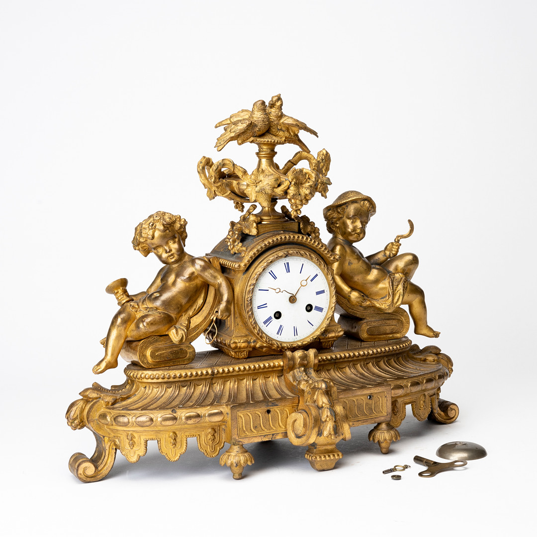 BORDSPENDYL, urverk märkt Japy Fils, förgylld vitmetall och brons, 1800-talets andra hälft.