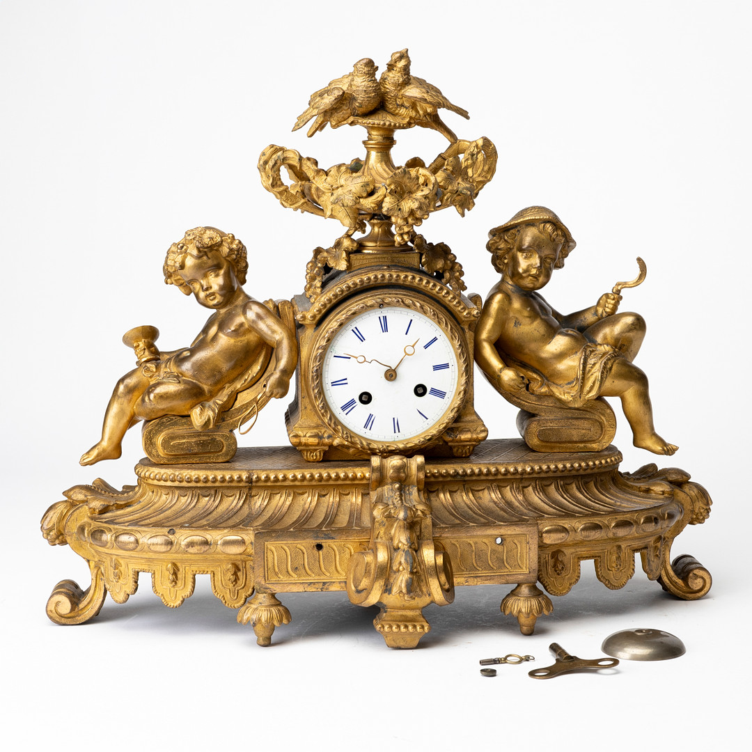 BORDSPENDYL, urverk märkt Japy Fils, förgylld vitmetall och brons, 1800-talets andra hälft.